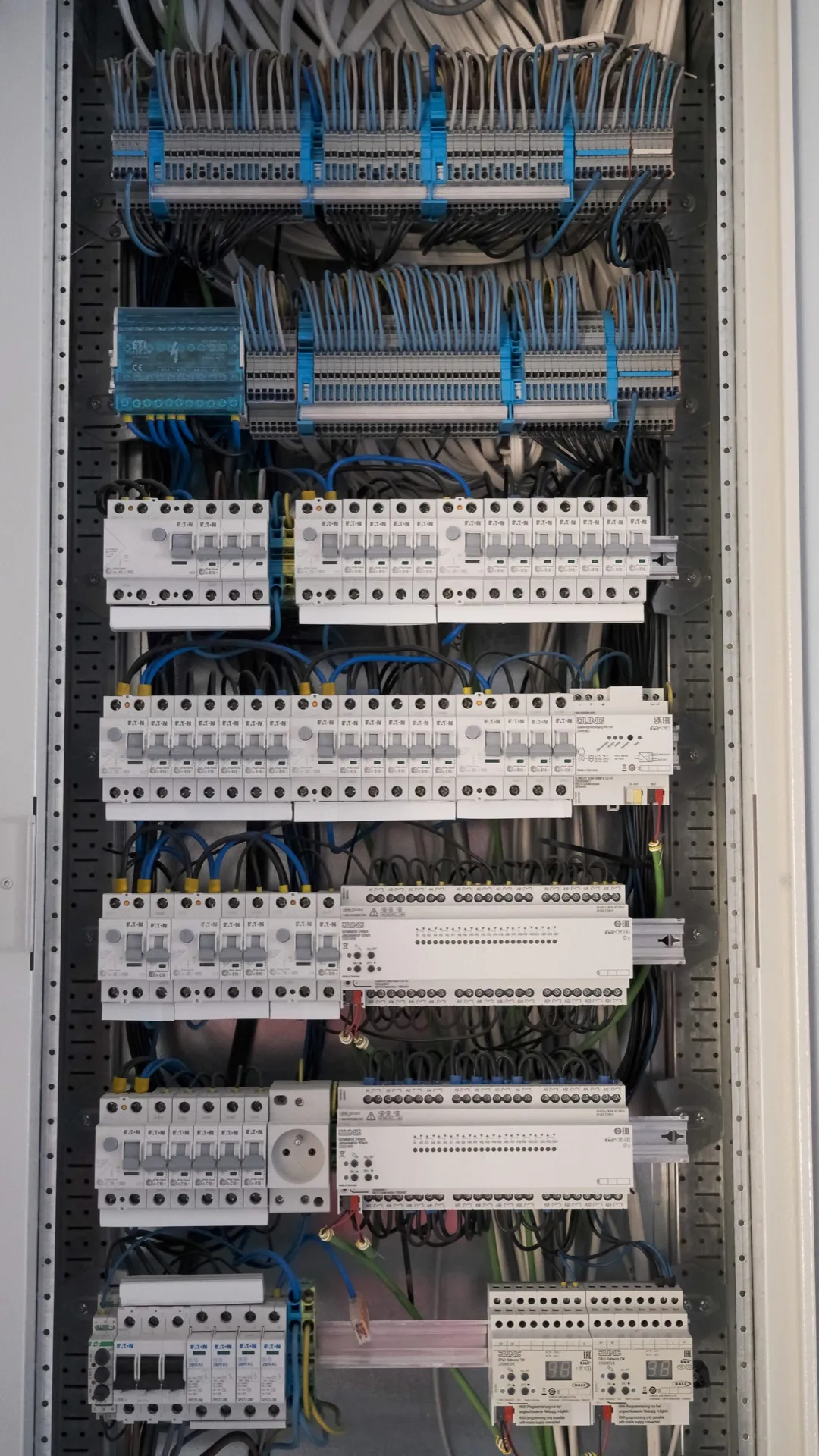 Rozdzielnice elektryczne i osprzęt